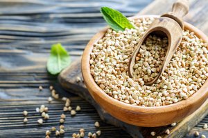 Prie iššūkio maitintis grikiais jungiasi tūkstančiai žmonių