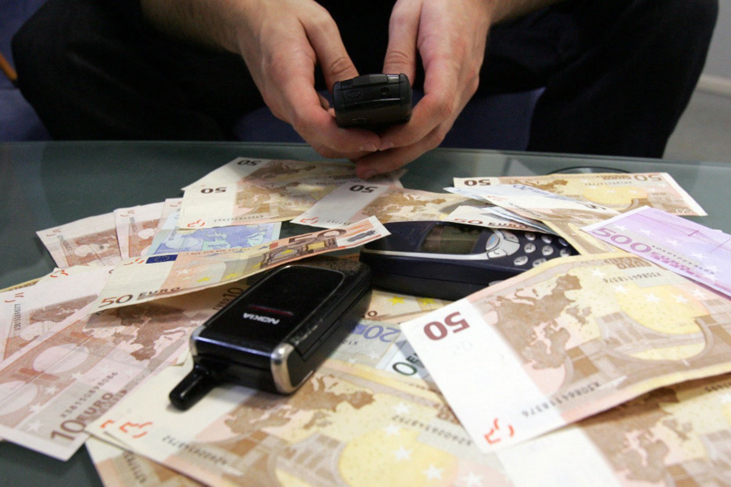 Su panevėžiete vadinamieji verslininkai ne kartą kalbėjo telefonu.
