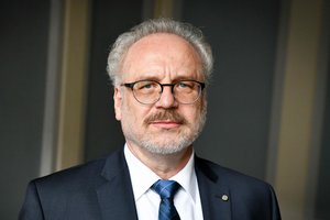 Išrinktasis latvių prezidentas pirmojo užsienio vizito vyks į Estiją, antrojo – į Lietuvą