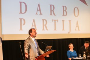 Sustabdyta žiauriu smurtu įtariamo jurbarkiečio motinos narystė Darbo partijoje