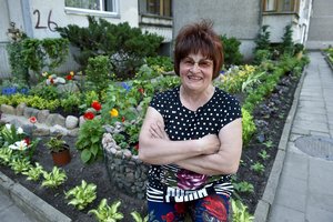Šalia Vilniaus daugiabučio – vienos moters prižiūrimas rojaus sodas
