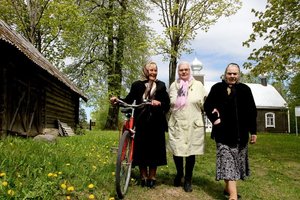 Sartų sentikių papročiai: kūdikius nardina į ledinį vandenį