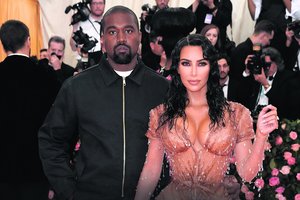 Sunkiai susirgusį Kanye Westą teko net rakinti prie lovos