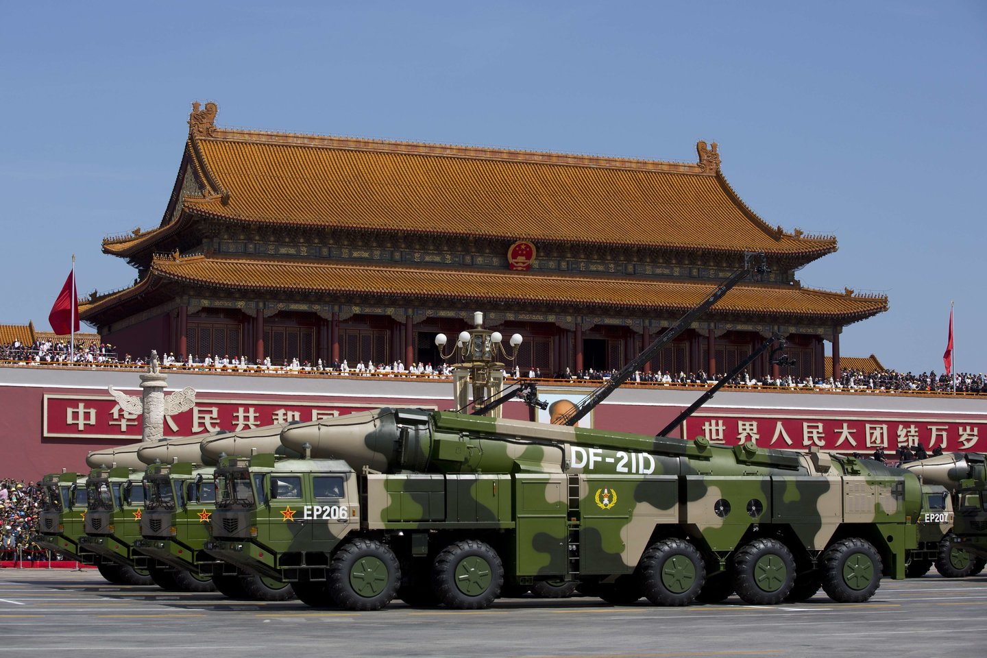  Kinijos valdžios pareigūnai artėjant birželio 4-ajai turi nemažai darbo. Jie prieš artėjančias 30-ąsias Tiananmenio aikštės žudynes užsiima cenzūros užtikrinimu ir suima visus grėsmę keliančius aktyvistus.<br> AFP/Scanpix nuotr.