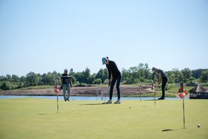 Tarptautinėse golfo varžybose Vilniuje tempą diktuoja lietuviai