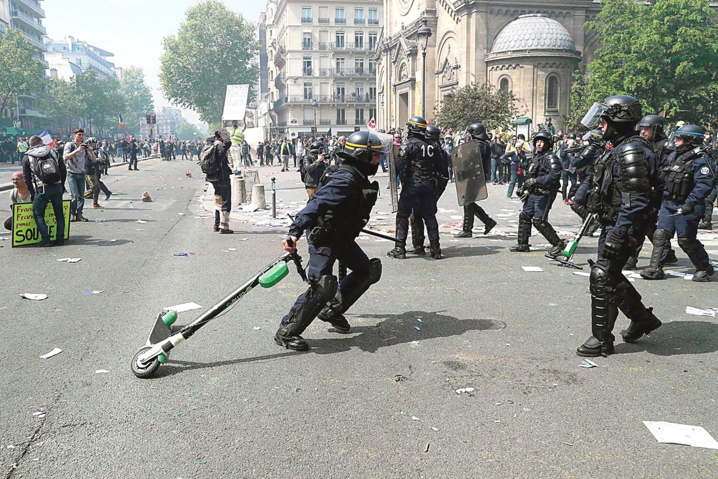 Prancūzai susinervinę dėl nedrausmingų paspirtukininkų.<br>AFP/„Scanpix“ nuotr.