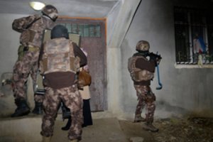 Turkija užkirto kelią išpuoliui ir suėmė 20 spėjamų „Islamo valstybės“ teroristų