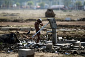 Indiją svilina rekordiniai karščiai, gresia vandens stygius