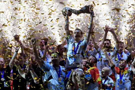 „Vardar“ rankininkai laimėjo finalą, dėl kurio Stingas nukėlė savo koncertą