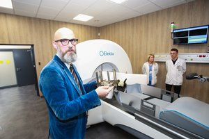 Prilygsta stebuklui: Kauno medikai smegenų auglius operuos be pjūvio