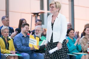 Rinkimų pamokos: kaip sukontroliuoti sukneles su žirniukais ir „influencerių“ įrašus