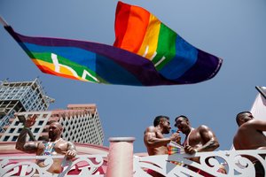 Vietoje homoseksualų vėliavų Izraelyje iškabintos Lietuvos vėliavos