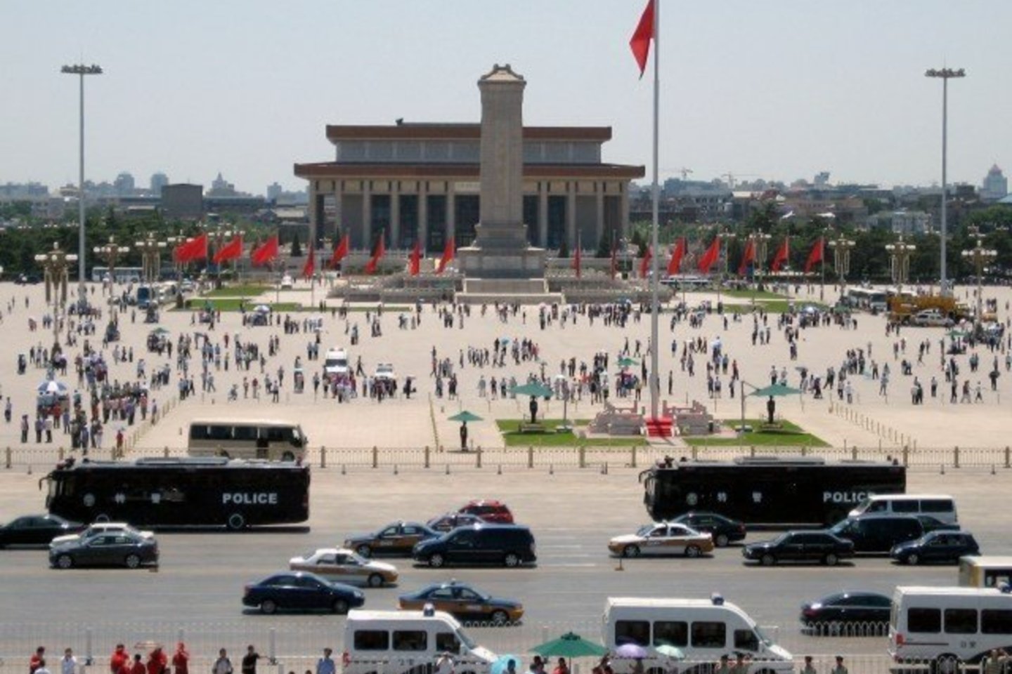 Studentai ėmė burtis Tiananmenio aikštėje, kuri laikoma simbolišku Kinijos politinės valdžios centru.<br>"Reuters"