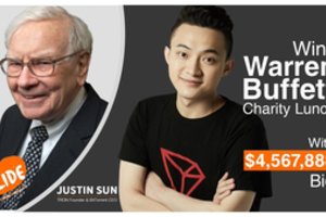 Kriptovaliutų skeptiko W. Buffetto pietų su bitkoinų entuziastu vertė – 4,5 mln. dolerių