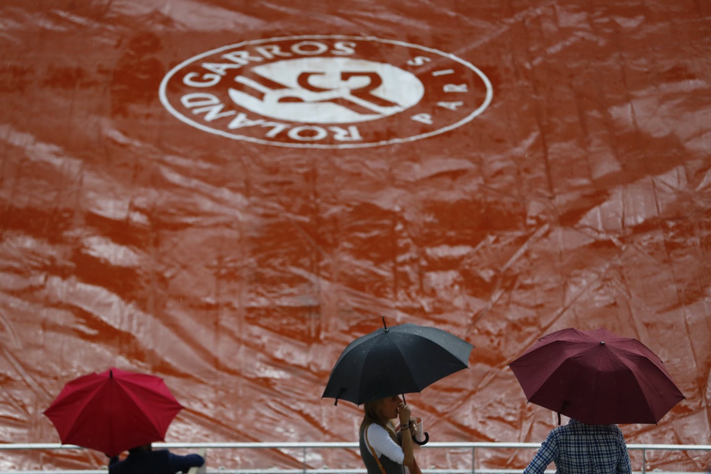  Prancūzijoje teniso dvikovas buvo nutraukęs lietus.<br> Reuters/Scanpix nuotr.