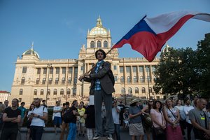 Čekijoje apie 100 tūkst. protestuotojų reikalavo premjero atsistatydinimo