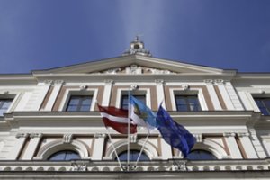 Nespėjo net apšilti: tik išrinktam Rygos merui opozicija jau ruošia interpeliaciją