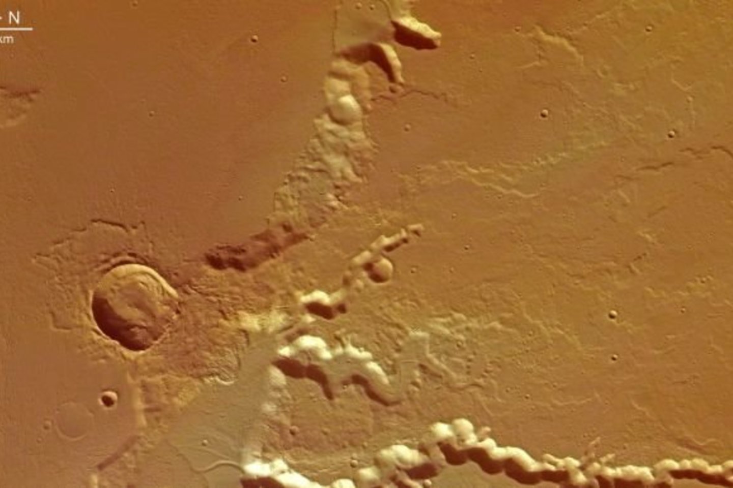 Medusae Fossae yra viena keisčiausių vietų Marse, kai kurie žmonės mano, kad šioje vietoje įmanoma rasti net ir sudužusių ateivių erdvėlaivių. <br>ESA nuotr. 