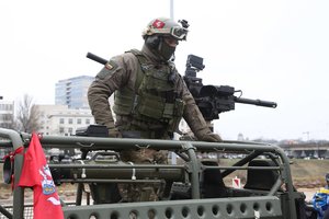 Vyriausybė patvirtino planus dėl karių skaičiaus augimo