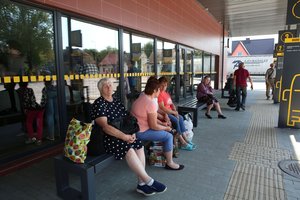 Atidarė naują 400 tūkst. eurų kainavusią autobusų stotį – gerokai kuklesnė negu Kaune