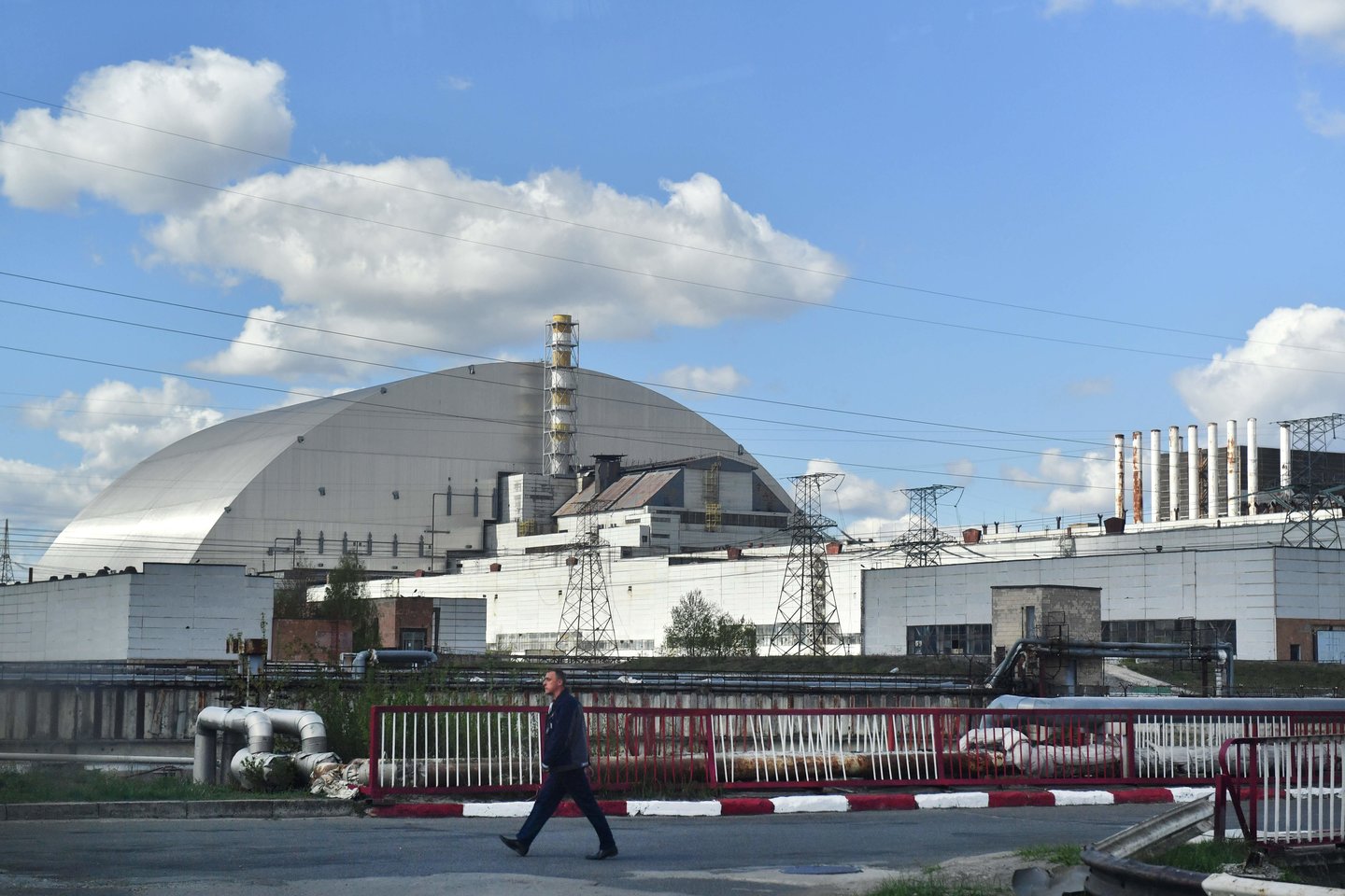  Pasirodžius Jungtinių Valstijų televizijos HBO miniserialui apie Černobylio branduolinę katastrofą, turistų skaičius Černobylio elektrinės zonoje šiemet, palyginus su praėjusiais metais, gali išaugti dvigubai, trečiadienį pareiškė kelionių agentūros „Chornobyl Tour“ ir kelionių po Černobylį organizatorių asociacijos direktorius Jaroslavas Emeljanenka.<br>AFP/Scanpix nuotr.