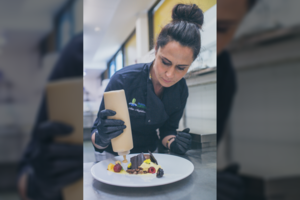 Nuotakos ašaros pamačius vestuvinį tortą privertė druskininkietę grįžti prie konditerijos