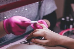 Grožio paslaugų teikėjams žinia iš ministerijos – laukia svarbūs pokyčiai