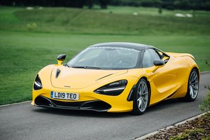 Lrytas.lt testas: „McLaren 720S Spider“ – pirmasis kartas su partnere, kuri moka nustebinti