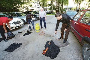 Kol kauniečiai niurzga, jų kieme pluša tadžikas ir puoselėja savo svajonę 