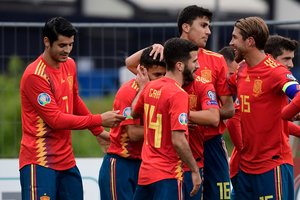 Europos čempionato atranka: Ispanijos pergalė Farerų salose ir Ukrainos dominavimas