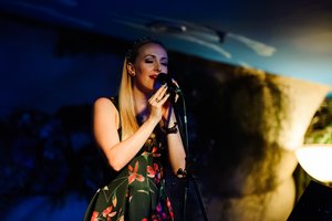 Atlikėja Baiba vilniečius pakvietė į karštą džiazo naktį