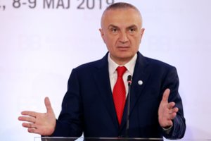 Albanijos prezidentas atšaukė artėjančius savivaldos rinkimus 