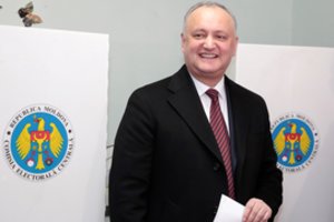 Moldovos Konstitucinis Teismas laikinai nušalino prezidentą I. Dodoną