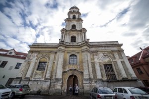 Ray Bartkus dovanos Švč.Mergelės Marijos Ramintojos bažnyčiai apaštalų paveikslus iš lempučių