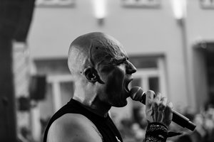 Išgirskite: Vidas Bareikis pristato būsimą vasaros hitą „Ant bangos“