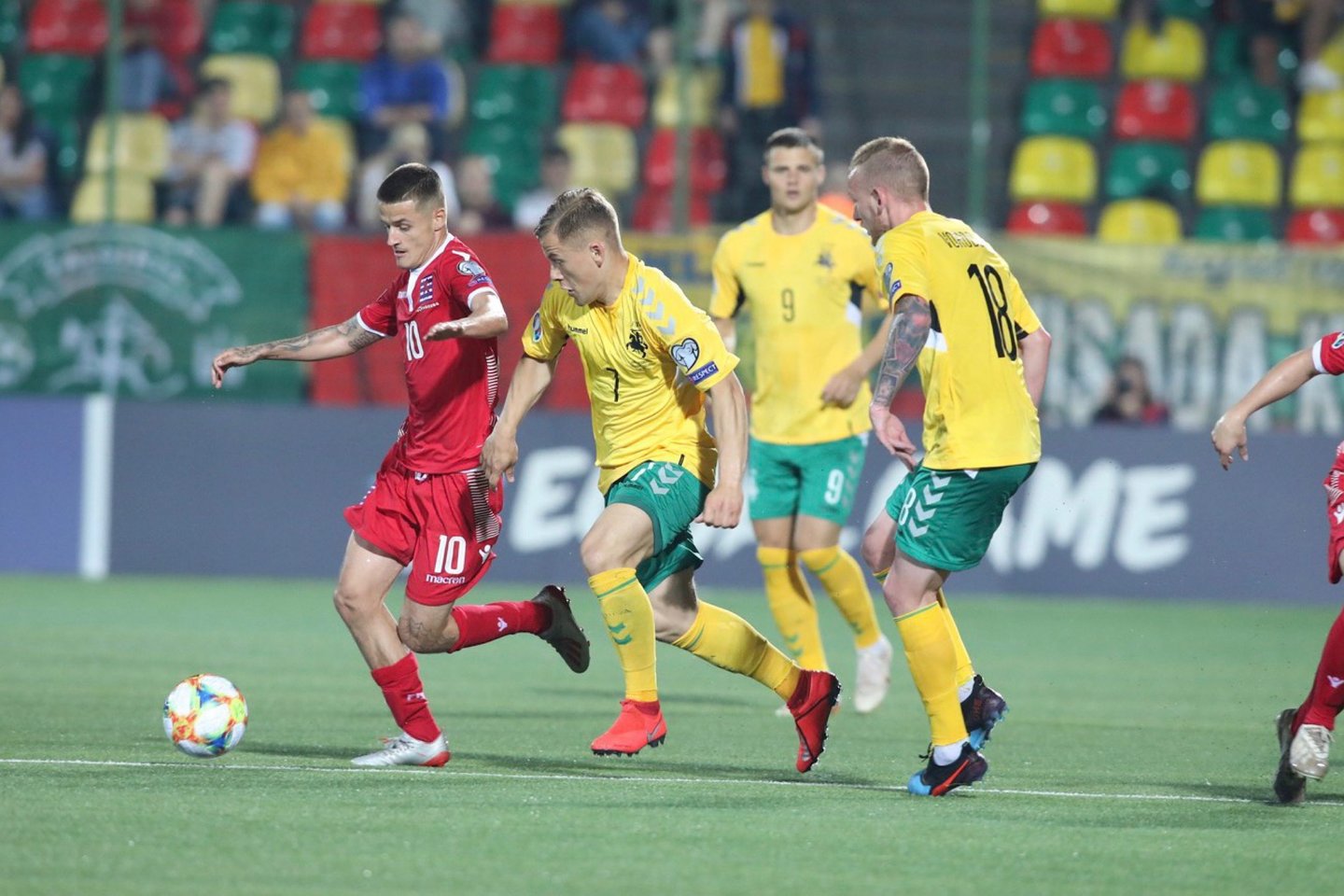 Lietuvos ir Liuksemburgo rinktinės sužaidė lygiosiomis 1:1.<br>M.Ambrazo nuotr.