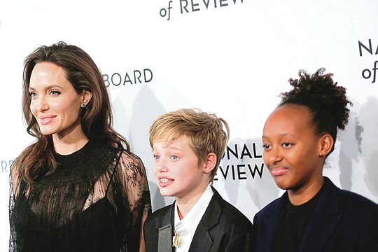 Angelina Jolie atskleidė savo poziciją dėl dukters lyties keitimo