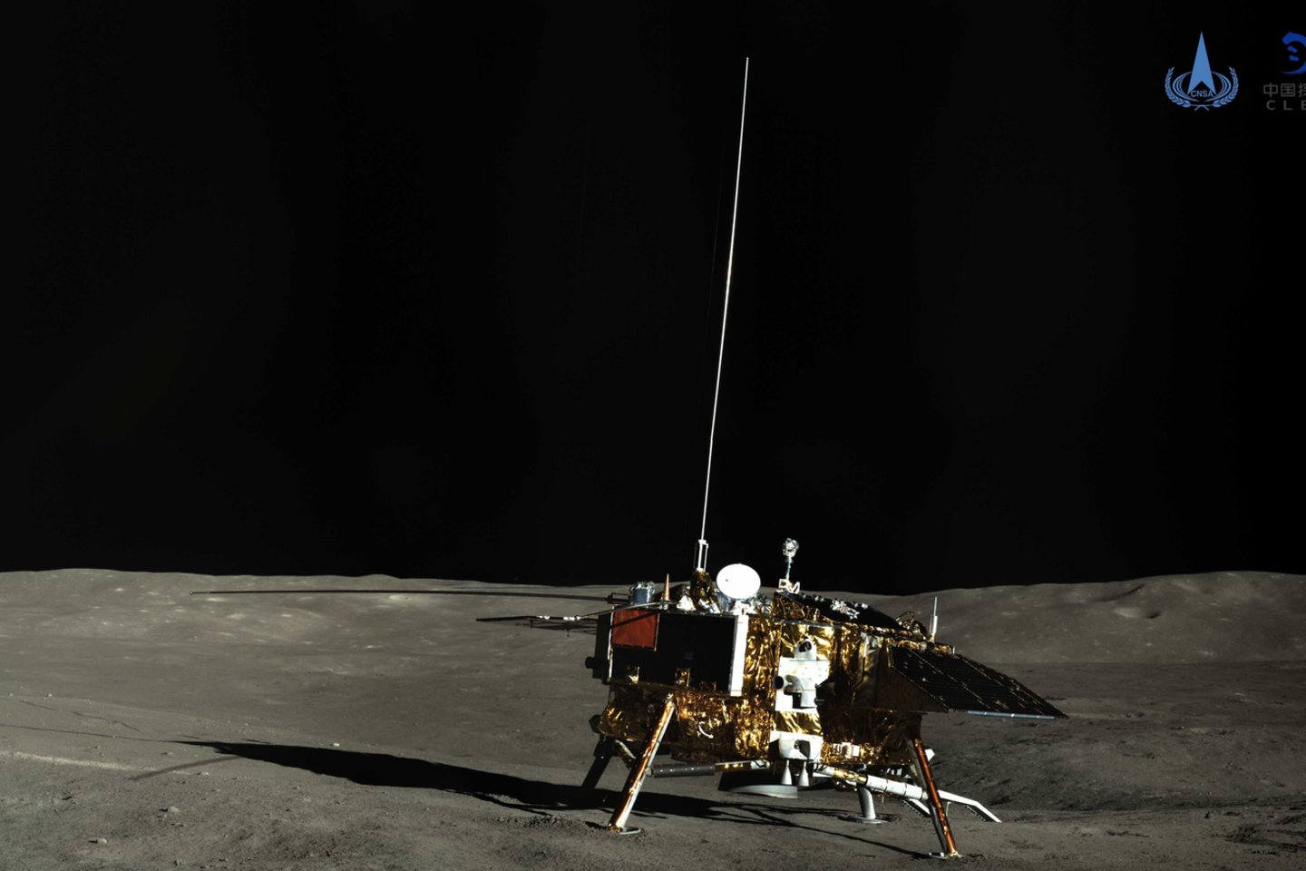   „Chang’e 4“ misija vyksta 180 km pločio Van Karmano krateryje, kuris irgi yra Pietų-ašigalio-Aitkeno baseino ribose<br> Imago / Scanpix nuotr.