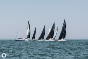 Po įtemptos kovos permainingoje jūroje Lietuvos čempionais tapo jachta „Nida III“