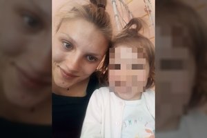 Vaikų namuose augusi jauna mama: „Laikinoji globėja savinasi mano dukrą“