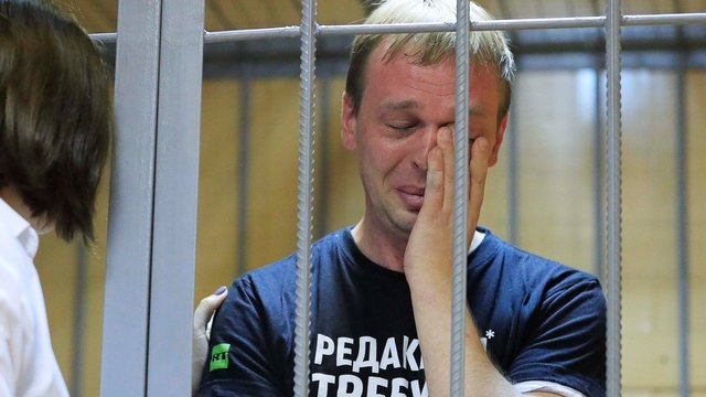 Rusijos policija atšaukė kaltinimus žurnalistui Ivanui Golunovui