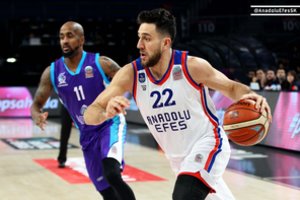 „Anadolu Efes“ Turkijos finaluose kirto atgal „Fenerbahce“