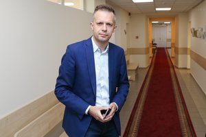 A. Tapino triumfas prieš Seimą: iš naujo nagrinės skundą dėl S. Skvernelio, šiam vėl siūlo atsiprašyti 