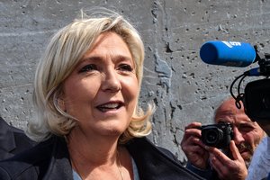 M. Le Pen bus teisiama už IV džihadistų žiaurumų nuotraukų publikavimą
