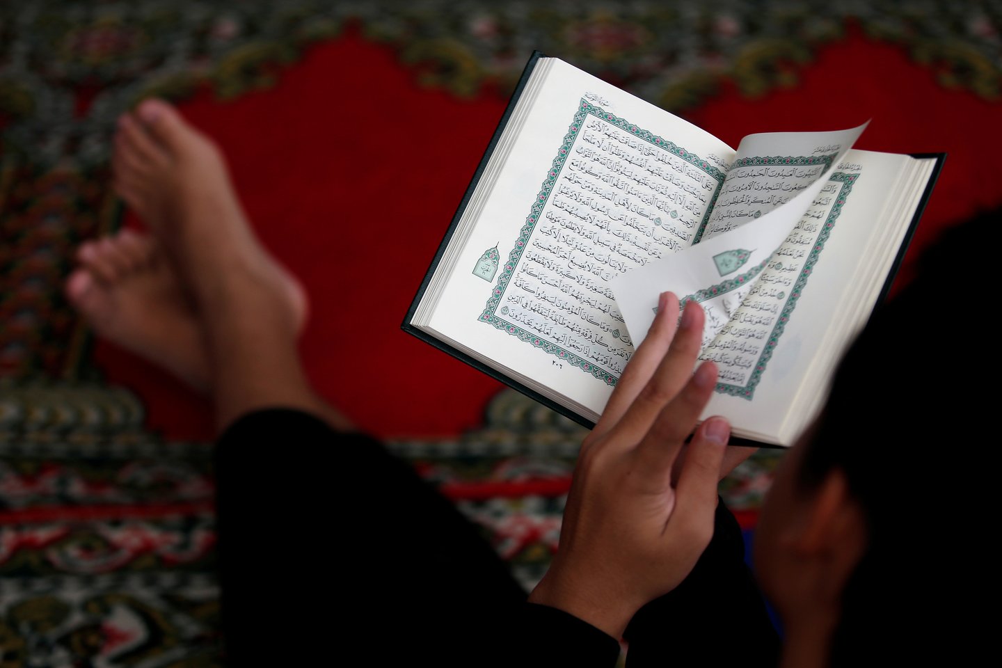  Vokietijos vyriausybė trečiadienį pasmerkė maždaug 50 Korano knygų suniokojimą vienoje mečetėje.<br> Reuters/Scanpix nuotr.