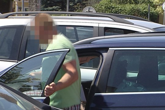 Išskirtiniai kadrai: iš klinikų išvežta žiauriai sužalota 17-metė