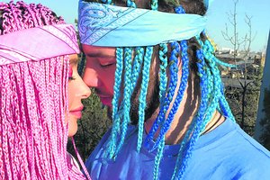 Karolina Meschino: „Tėveliams buvo šokas, kai susidėjau su vaikinu mėlynais plaukais“