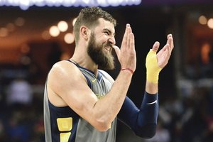 Norvegijoje J. Valančiūną gaudant žuvį pasigavęs naujasis „Grizzlies“ treneris šiandien laukia jo sprendimo