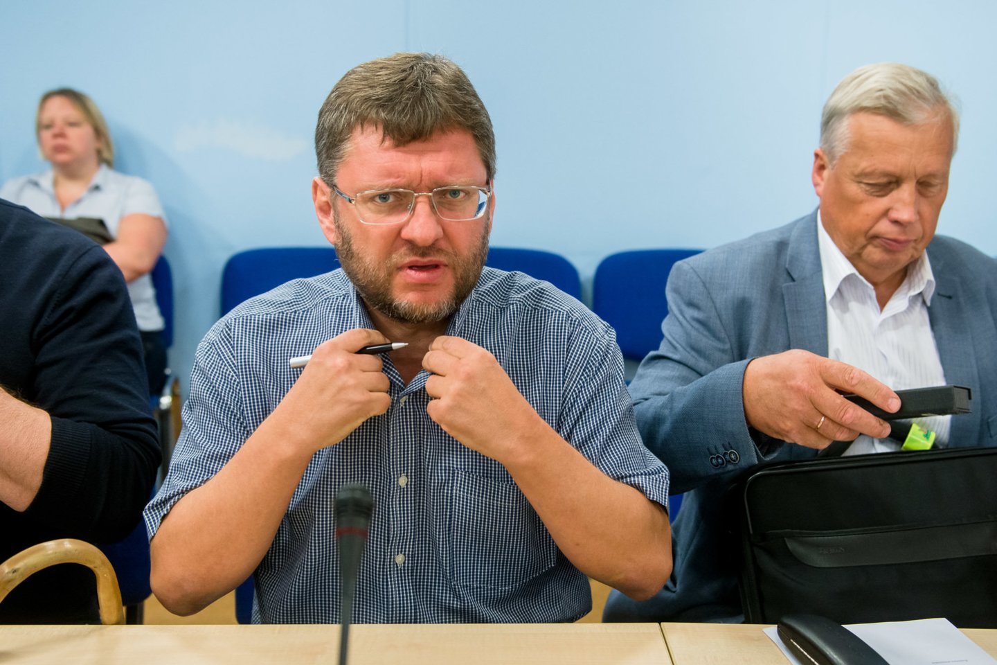 Seimo Žmogaus teisių komiteto pirmininkas V.Simulikas buvo užsipultas ir netgi apkaltintas spaudimu teisėsaugai.<br> J.Stacevičiaus nuotr.