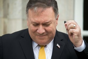 M. Pompeo: „Už atakas Omano įlankoje atsakingas Iranas“